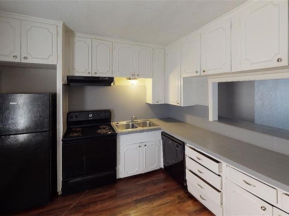 4th image of 3120 Santa Fe St APT 13