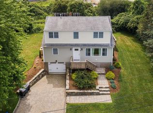 6 Manor Dr, Narragansett, RI 02882