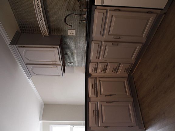 4th image of 597 Harcourt Pl SE