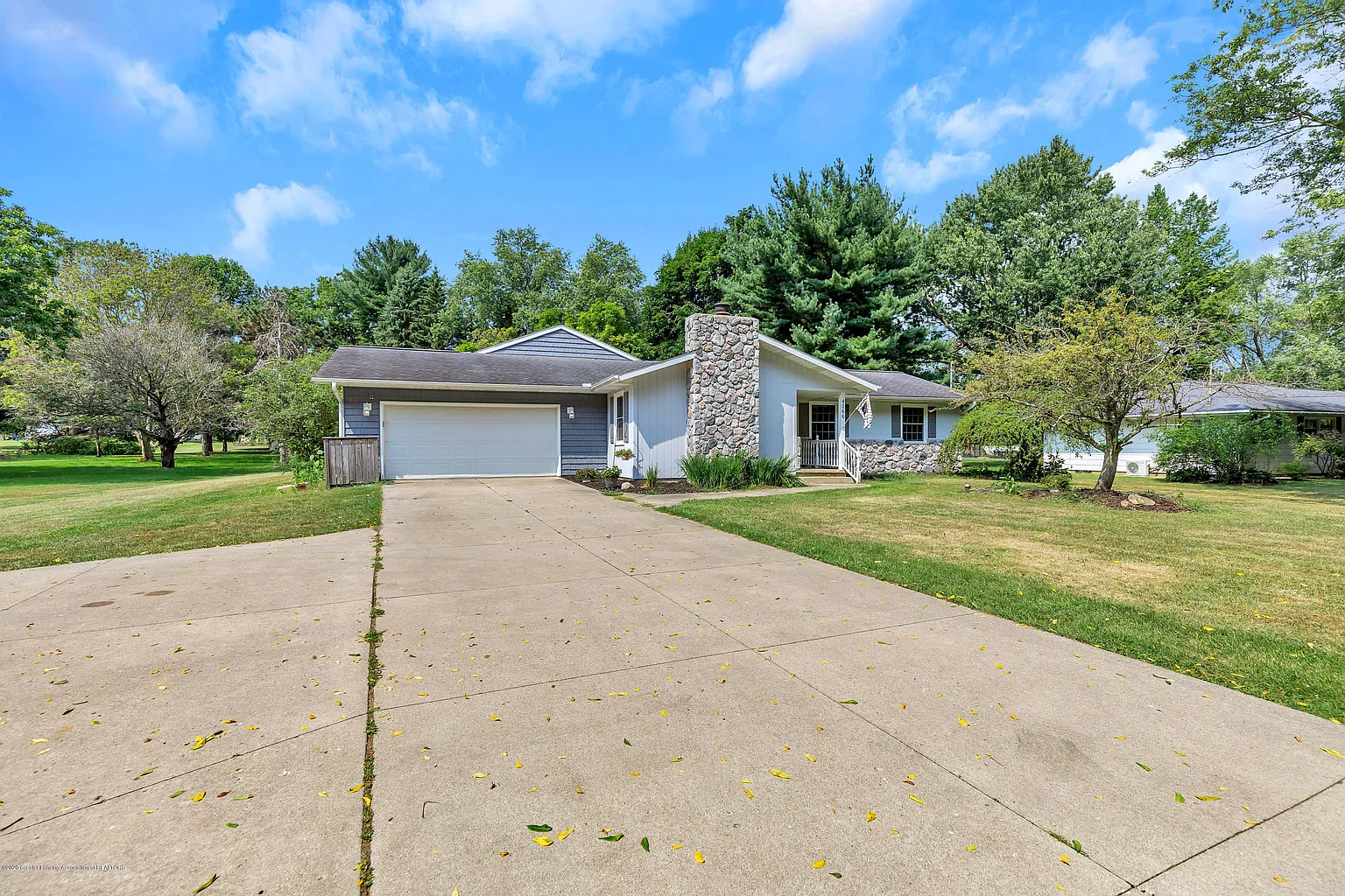 4266 Springbrook Rd photo 1