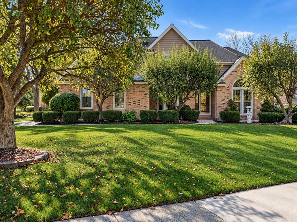 1N160 Partridge Dr, Carol Stream, IL 60188