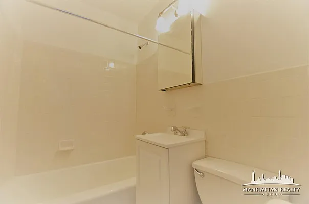 Rented by Manhattan Realty Group | media 7