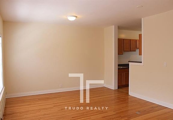 4th image of 829 W Waveland Ave APT 02S