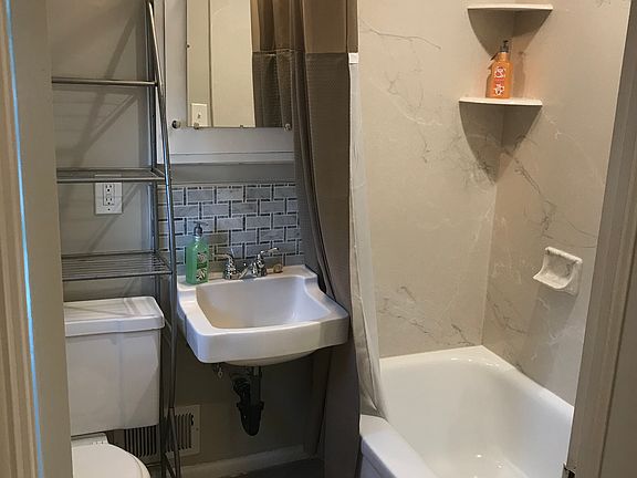 bathroom shower with tub