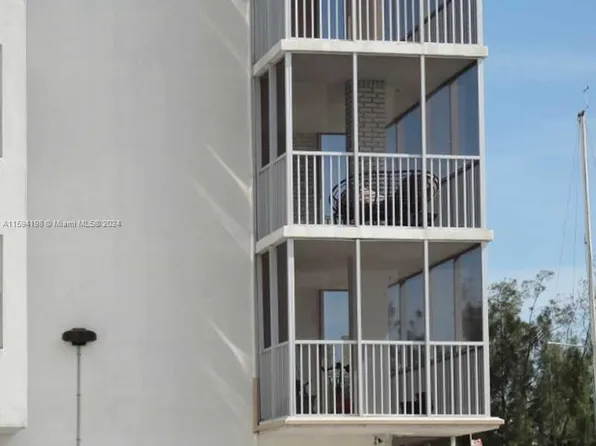 3660 NE 166th St APT 315, North Miami Beach, FL 33160