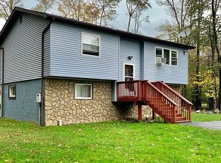 1379 Radburn Ter, Tobyhanna, PA 18466