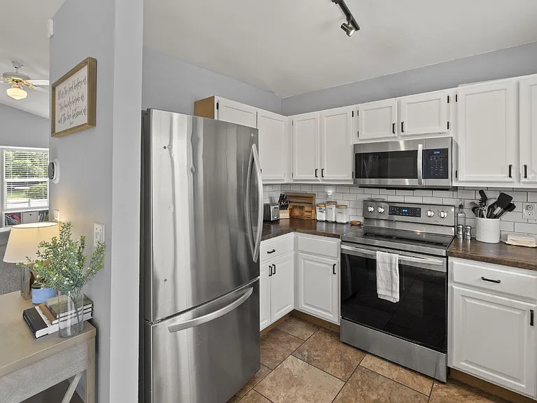 4570 Lincoln Plaza Dr — Photo 10