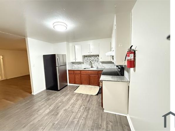 3246 E 27th St APT 1