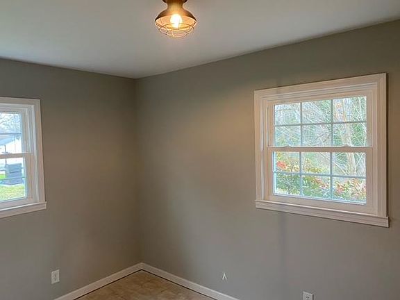 3rd image of 216 Ledford Dr