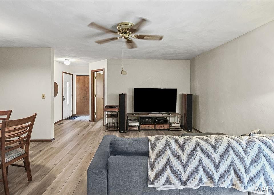 1st image of 21 Parkridge