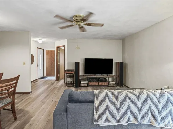 21 Parkridge, Belleville, IL 62226