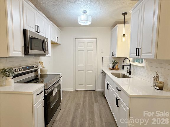 4th image of 364 Masters Dr