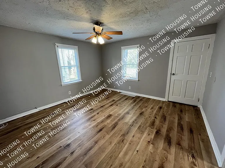80 Charlotte St #1 — Photo 3