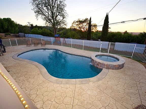 Saltwater Pool and Jacuzzi 