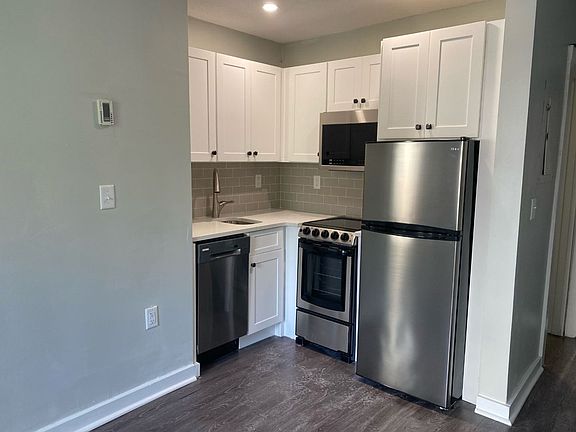 2nd image of 76 Franklin St #30