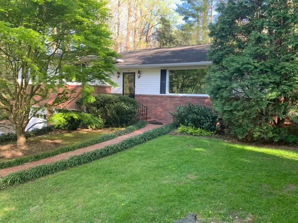 225 Arbutus Ln, Laurel Park, NC 28739