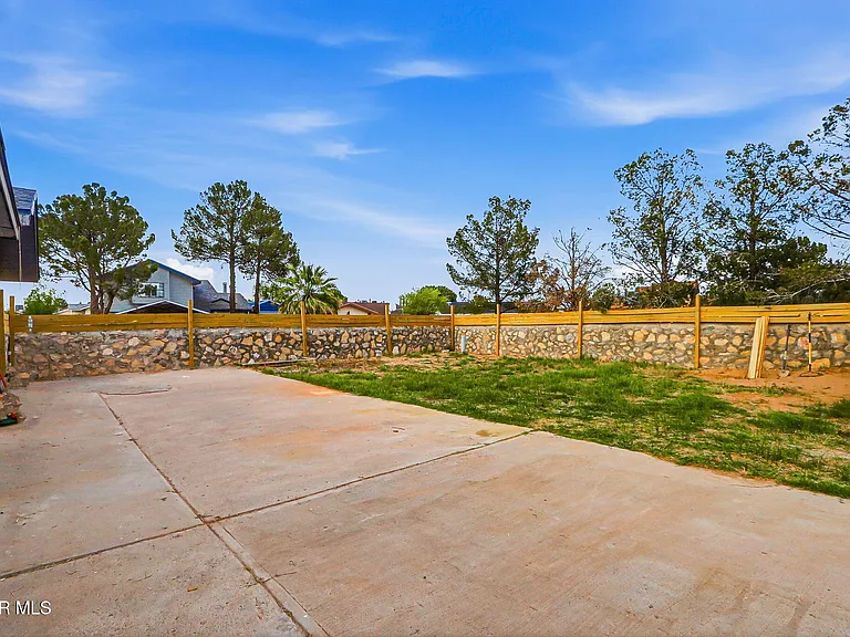 2624 Lake Victoria Dr #A — Photo 32