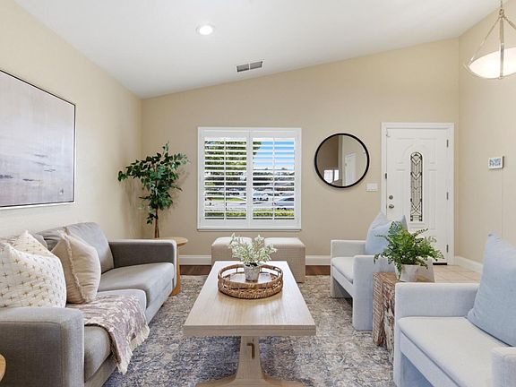 5th image of 810 Capitola Dr