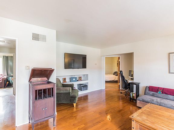 3rd image of 1400 N Hayworth Ave APT 19