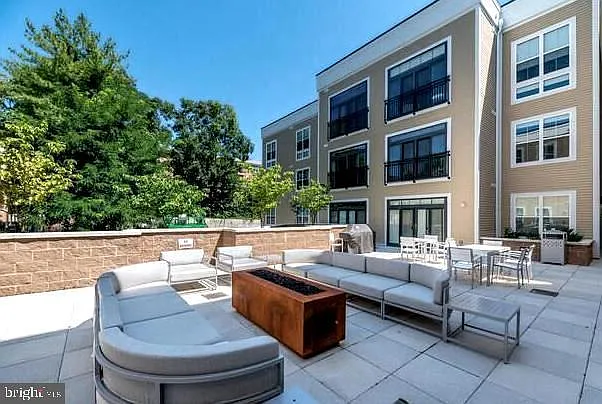 1 bed, 1.0 bath, 727 sqft, $1,950 — Photo 4