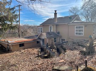 35W665 Riverside Dr, Saint Charles, IL 60174