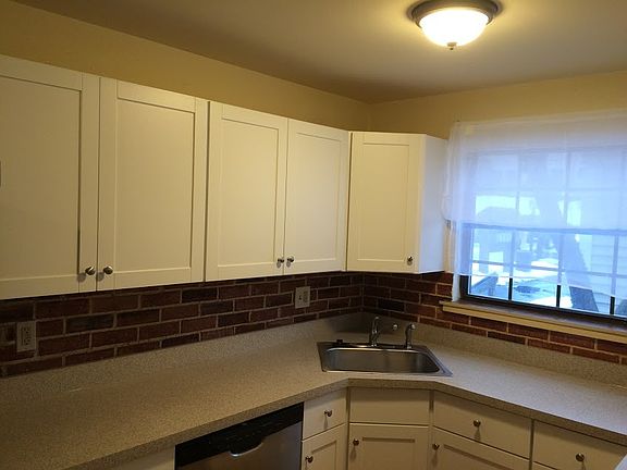 3rd image of 13 Beecher Ln