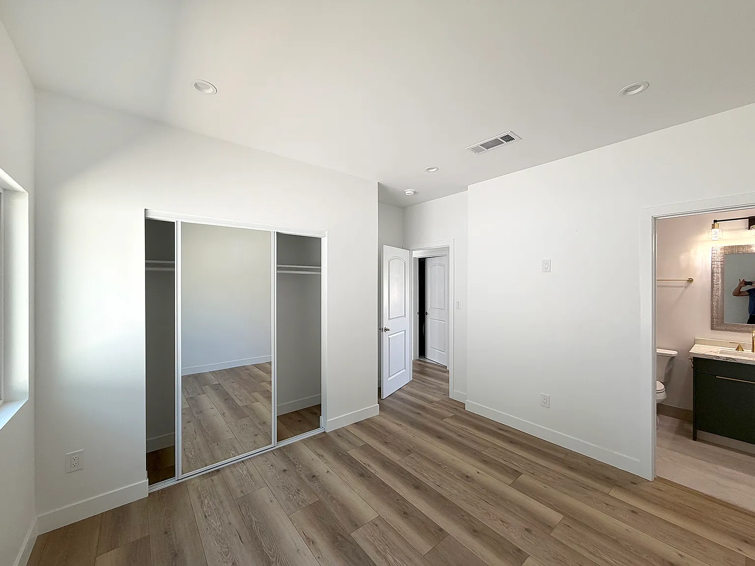 2 bed, 800 sqft, $2,895 — Photo 3