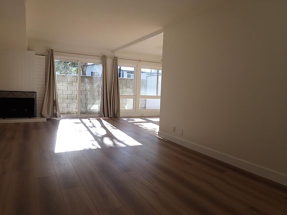 4th image of 433 Bolero Way