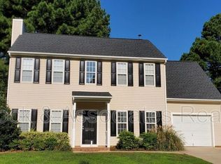 104 Wellspring Dr, Holly Springs, NC 27540