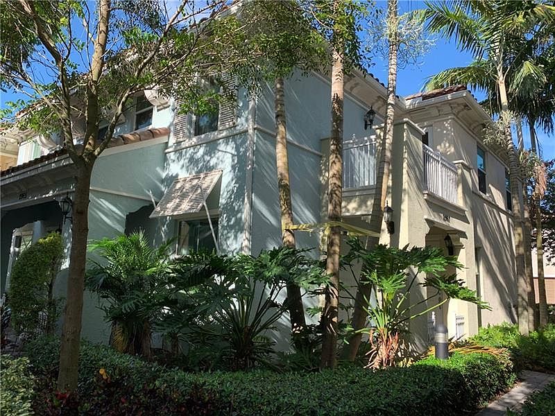 1st image of 2967 St Thomas Dr