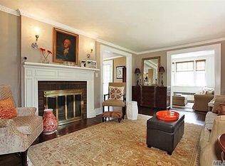 140 Chestnut St, Garden City, NY 11530