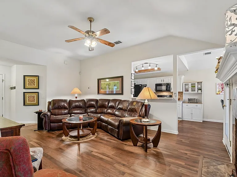 916 Moon Glow Dr — Photo 3