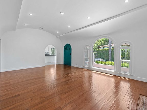 4th image of 4733 Ambrose Ave