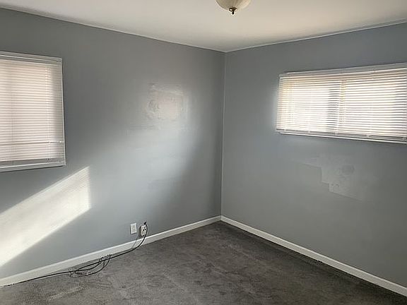 3rd image of 21450 Parklawn St