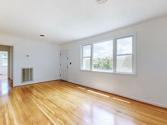 5th image of 2208 Dearborn Dr