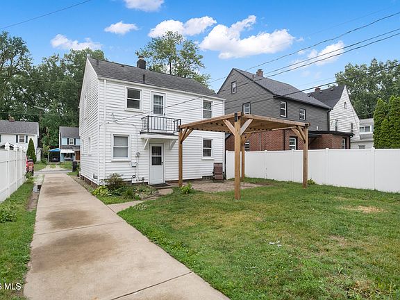 5th image of 3012 Berdan Ave
