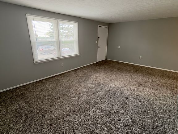 3rd image of 4780 Pinoak Dr #D