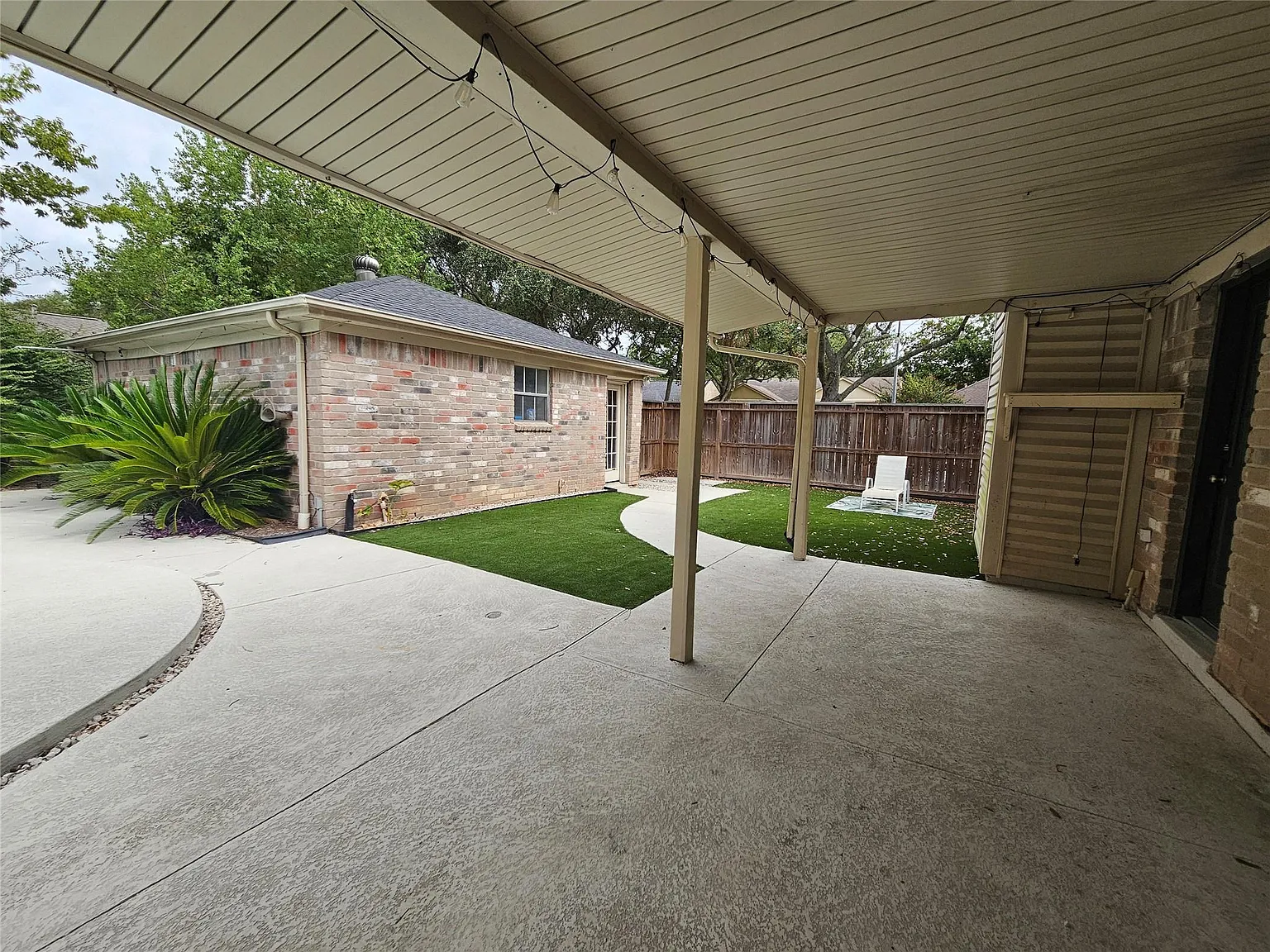 3 bed, 2.5 bath, 2145 sqft, $2,500 — Photo 1