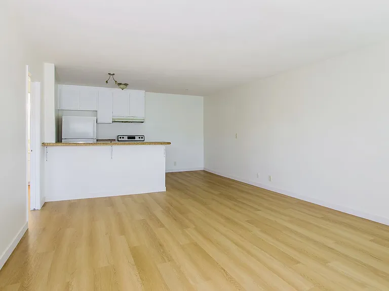 5500 Ackerfield Ave #310 — Photo 5