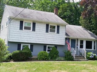 34 Cherry Tree Farm Rd, Middletown, NJ 07748