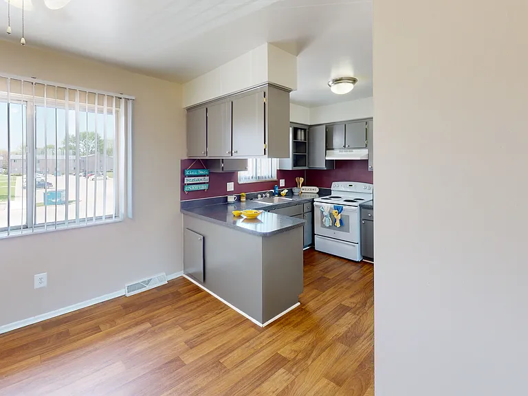 Rivercrest Apartments — Photo 12