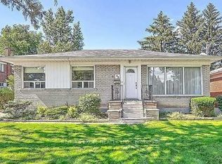 43 Boothbay Cres, Newmarket, ON L3Y 1Y6