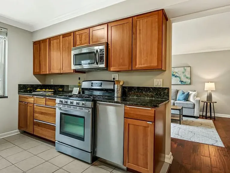 4225 N Henderson Rd #204 — Photo 10
