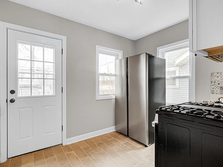 7339 Jefferson Ave — Photo 10