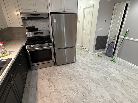 5th image of 207 Eylandt St Floor 2