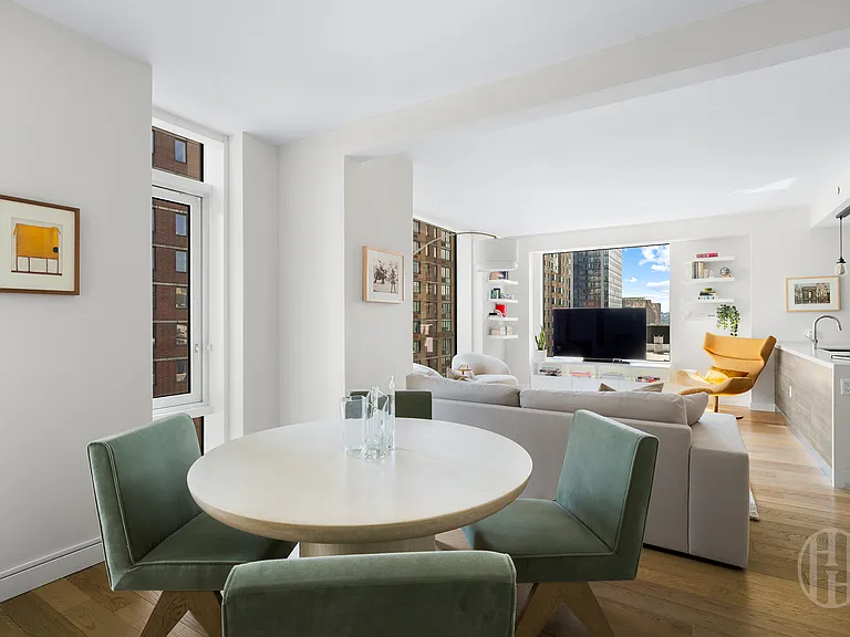 505 W 43rd St #14H — Photo 17