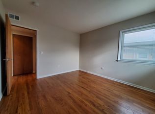 733 Dulles Rd APT E, Des Plaines, IL 60016