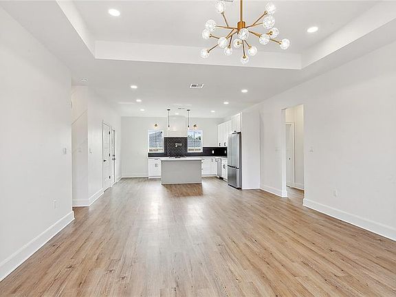 3rd image of 3201 Ashley Dr