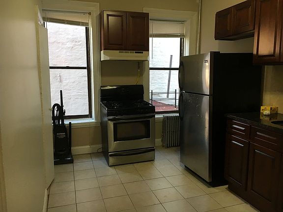 4th image of 133 Lafayette Ave APT 3R