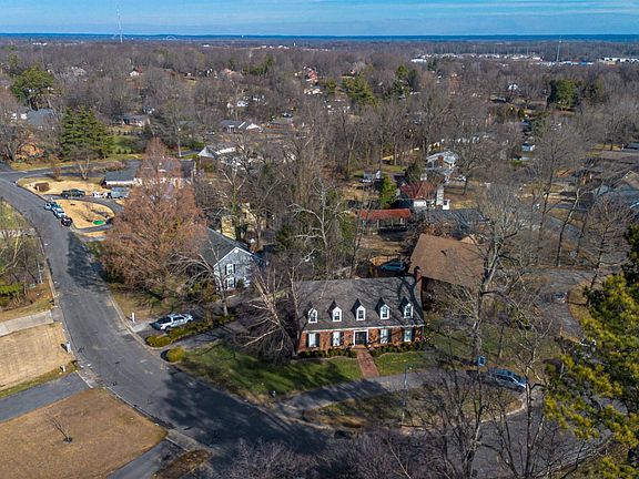 4th image of 1101 Robinwood Dr